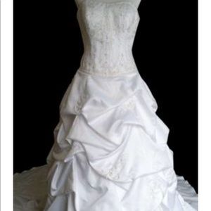 USED 🔥 Oleg Cassini Satin White Ball Gown CT291